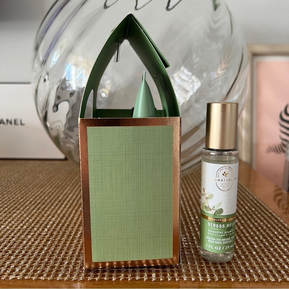 Bath & Body Works Aromatherapy Eucalyptus Spearmint Gift Set + Essential Oil - Picture 6 of 7